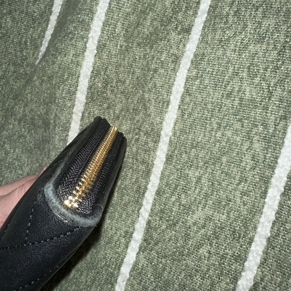 Tory Burch Black Quilted Leather Wallet - Picture 5 of 7